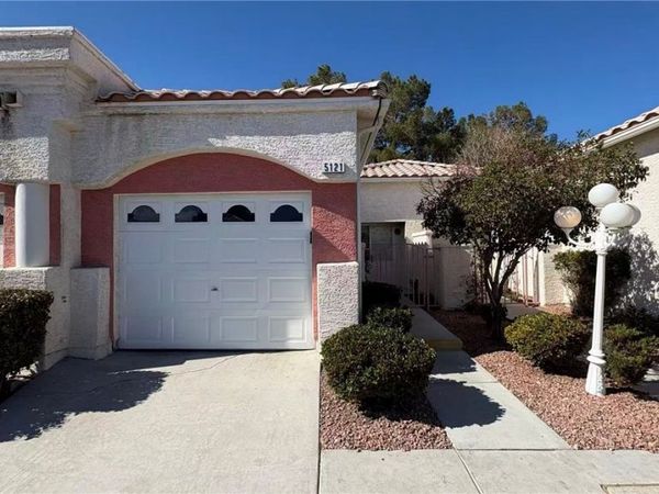 5121 Briar Meadow Way , Las Vegas, NV 89118