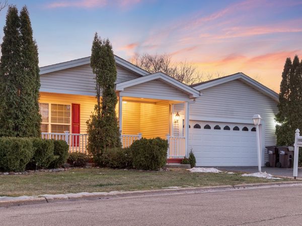 102 Hitching Post Lane , Grayslake, IL 60030