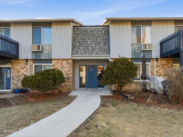 920 E Old Willow Road, Unit 203, Prospect Heights, IL 60070