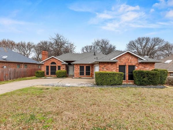 1021 Crestwood Court, DeSoto, TX 75115
