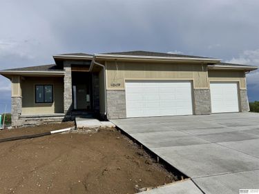 4503 S 203rd Avenue, Omaha, NE 68135