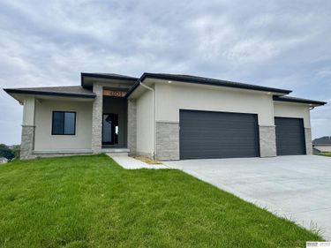 4503 S 203rd Avenue, Omaha, NE 68135