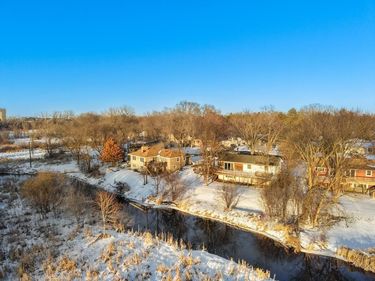 5057 Nine Mile Creek Circle, Bloomington, MN 55437