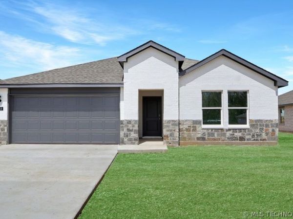 2118 E Toledo Street, Broken Arrow, OK 74011