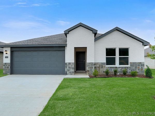 2118 E Toledo Street, Broken Arrow, OK 74011