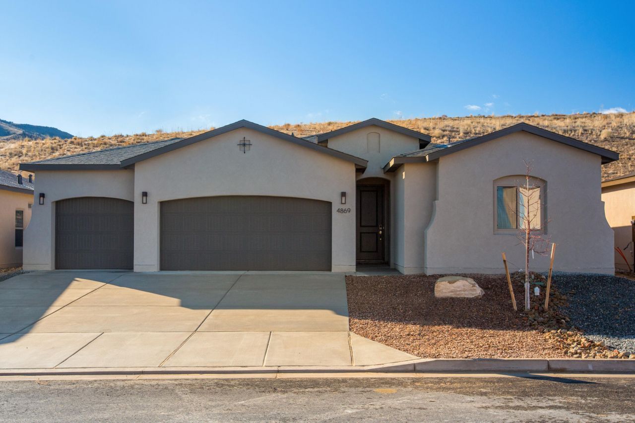 4869 Guadalupe Peak Street Sw, Los Lunas, NM 87031 Main Photo