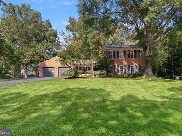 12183 HOLLY KNOLL CIRCLE, GREAT FALLS, VA 22066