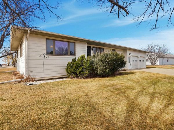 611 GLENN ST, Wall, SD 57790