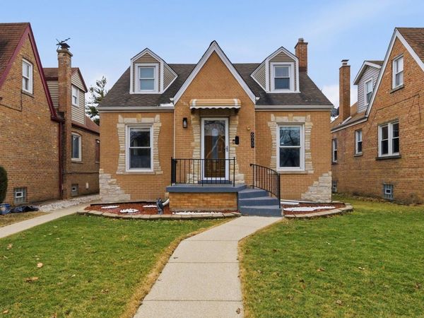 6955 W Barry Avenue, Chicago, IL 60634