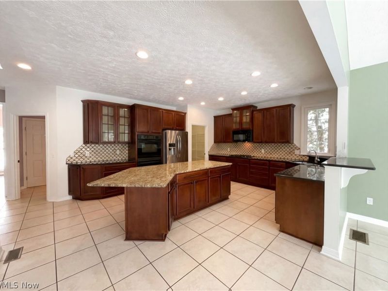 5198 Fairington Avenue, Copley, OH 44321 Photo 2