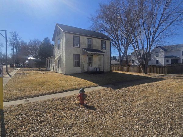 201 W 2nd Street, LEAF RIVER, IL 61047