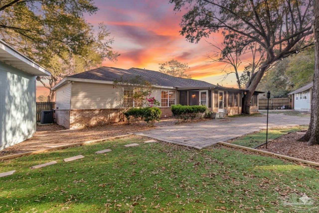 6604 Woodbrook Ct, Milton, FL 32583 Main Photo