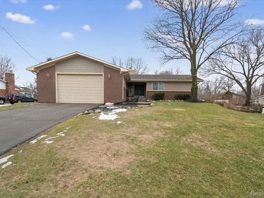 9474 Steephollow Drive, White Lake Twp, MI 48386