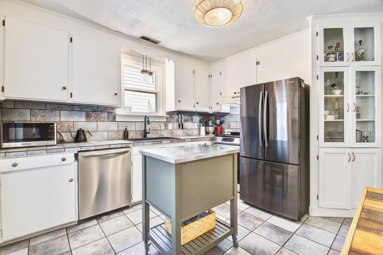 225 Plymouth Avenue Photo 14