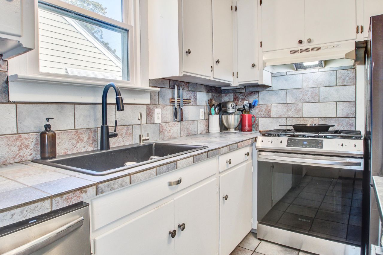 225 Plymouth Avenue Photo 16