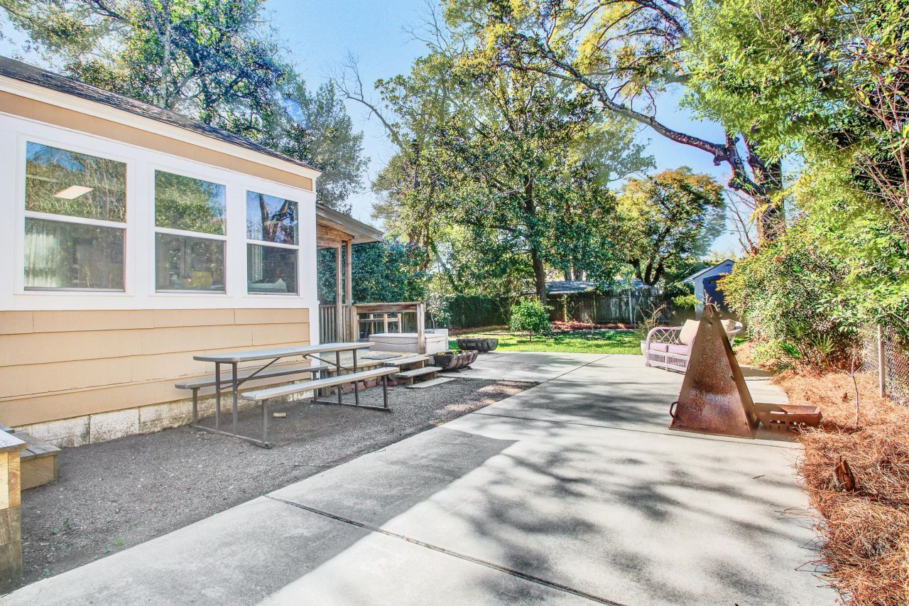 225 Plymouth Avenue Photo 24