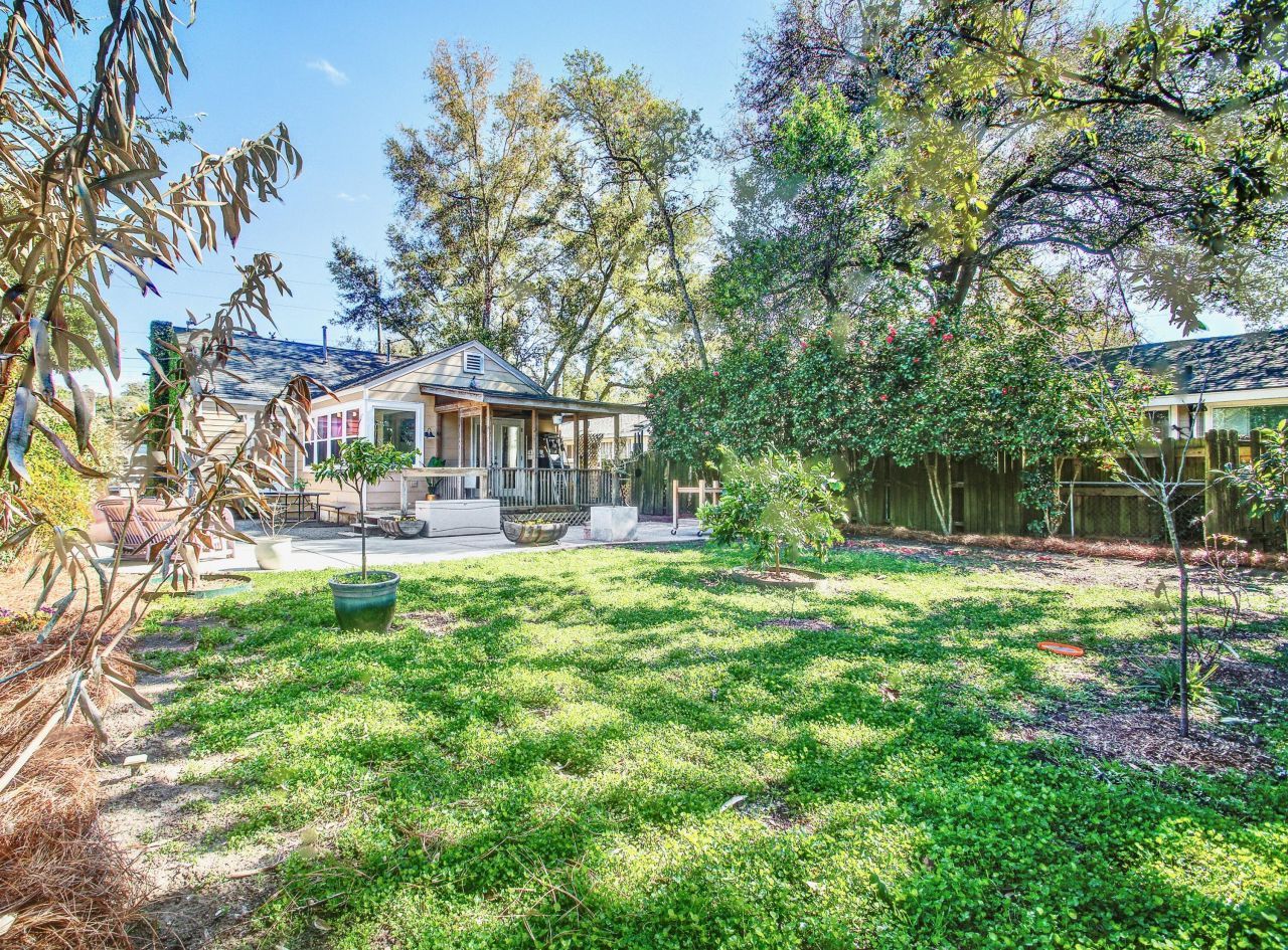 225 Plymouth Avenue Photo 27