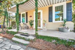 225 Plymouth Avenue photo 4