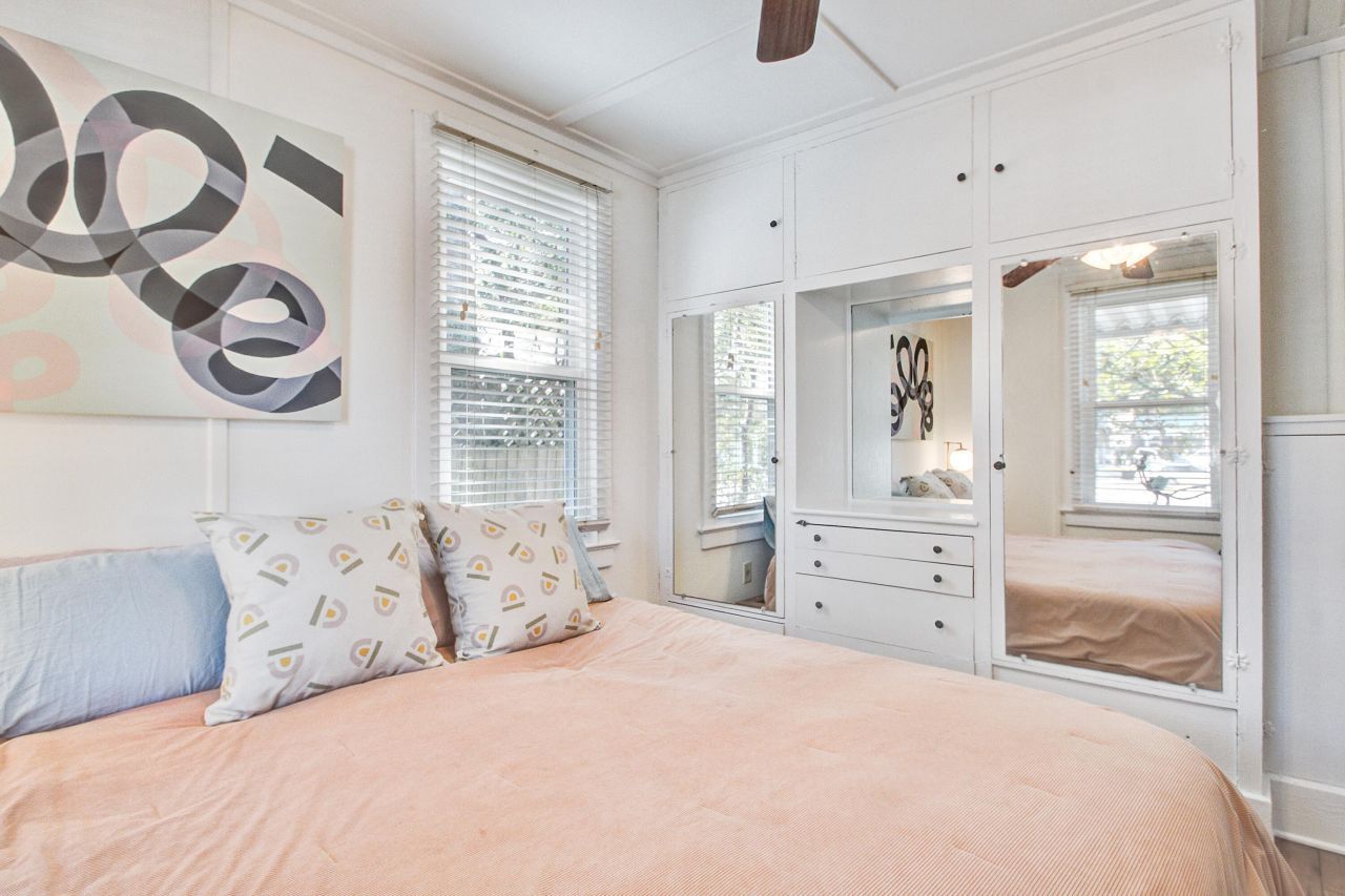 225 Plymouth Avenue Photo 9