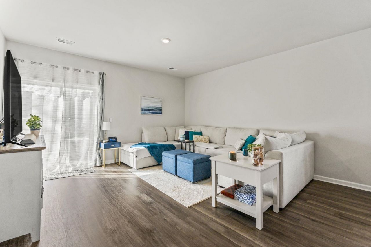 440 Royal Arch Dr. Photo 11