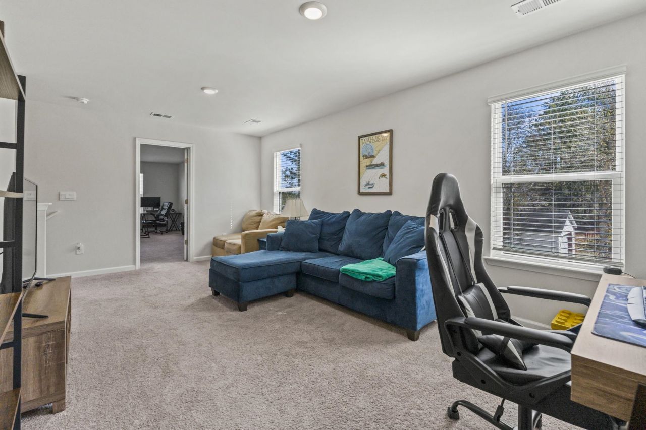 440 Royal Arch Dr. Photo 24