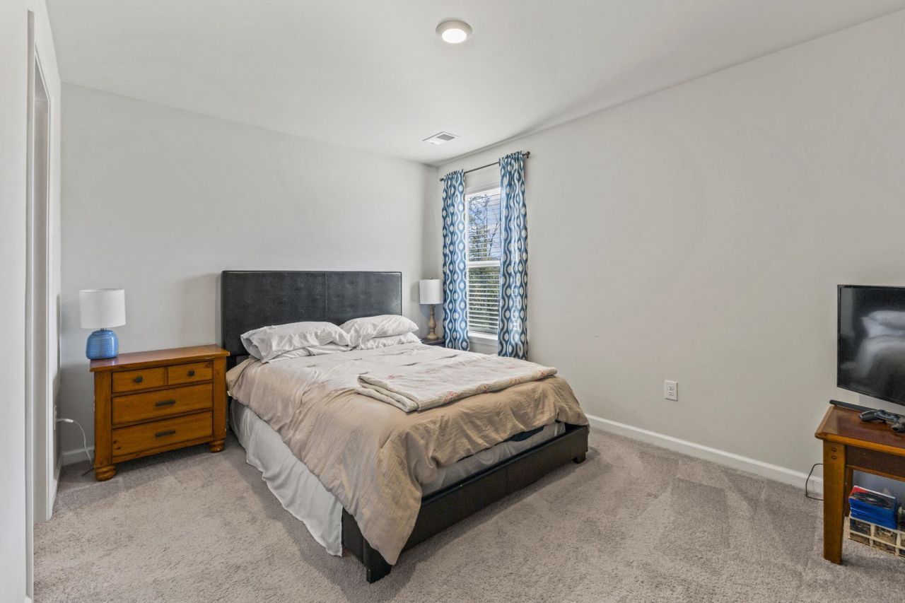 440 Royal Arch Dr. Photo 32