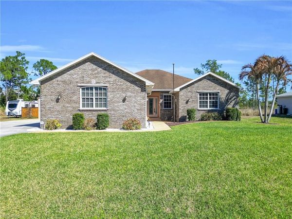 908 Pine AVE , LEHIGH ACRES, FL 33972