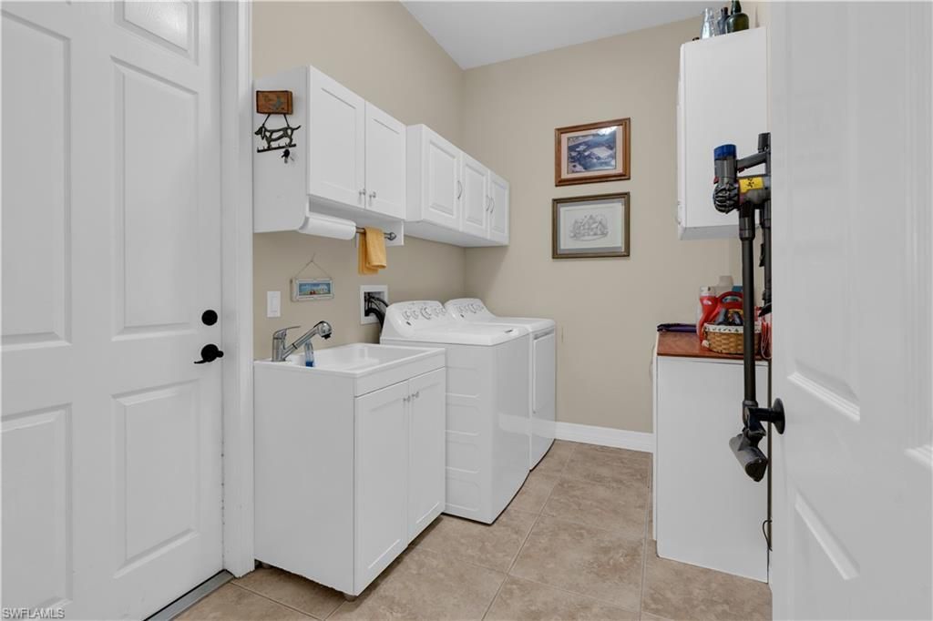 908 Pine Ave , Lehigh Acres, FL 33972 Photo