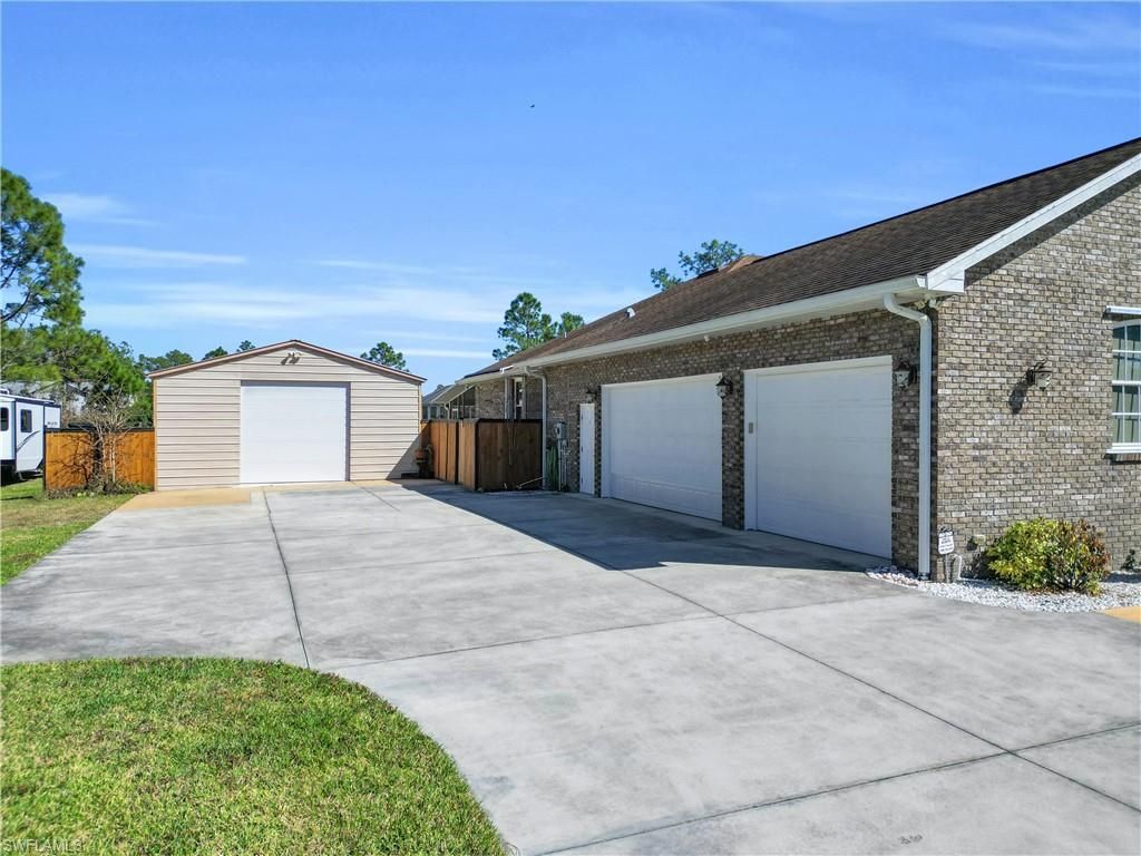 908 Pine Ave , Lehigh Acres, FL 33972 Photo