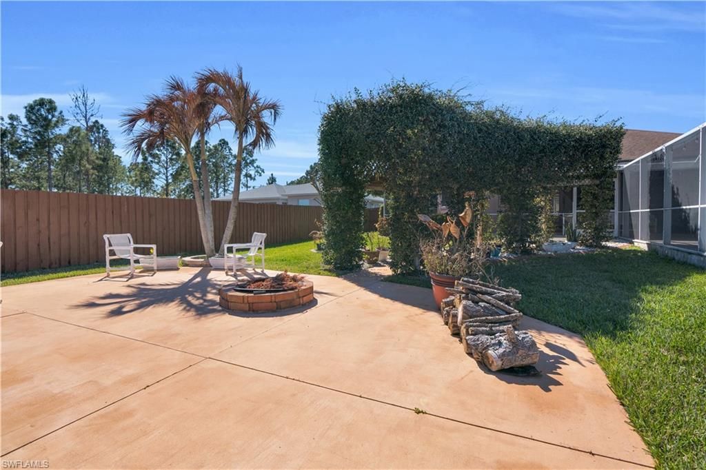 908 Pine Ave , Lehigh Acres, FL 33972 Photo