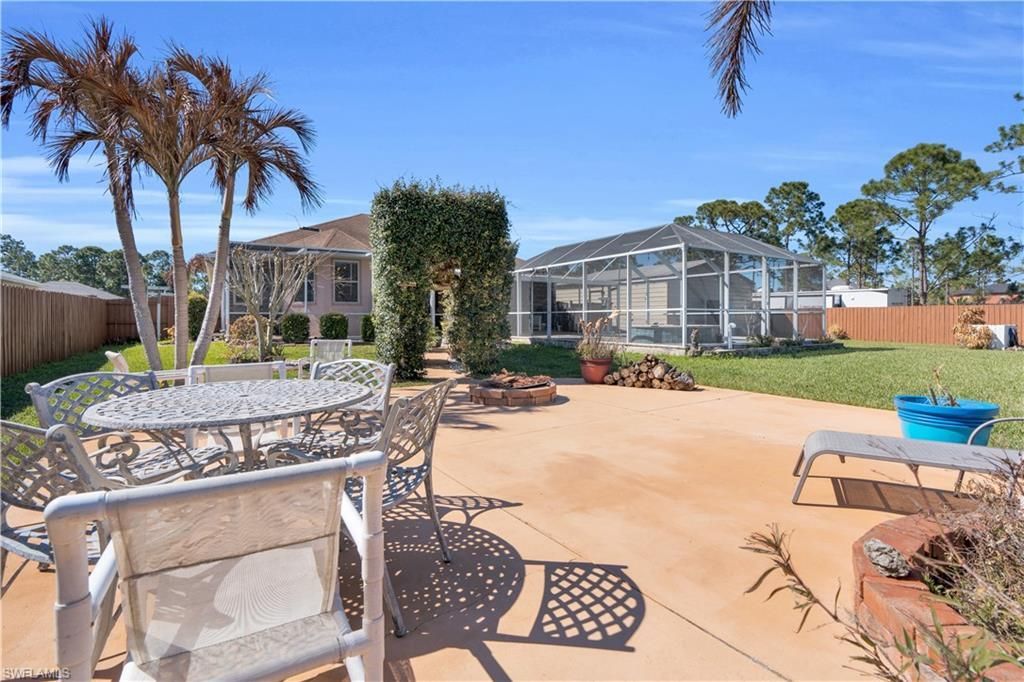 908 Pine Ave , Lehigh Acres, FL 33972 Photo