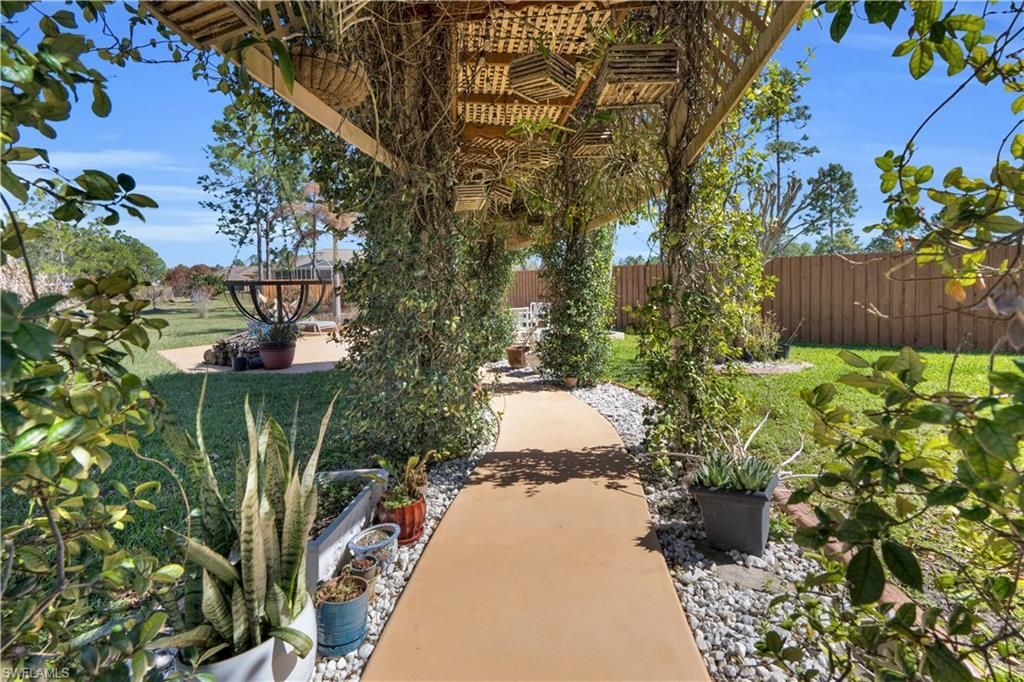 908 Pine Ave , Lehigh Acres, FL 33972 Photo