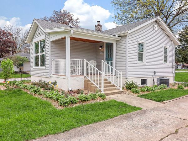 102 E 56th Street, Westmont, IL 60559