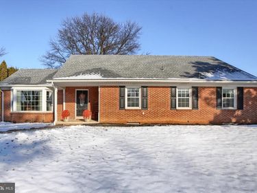 1465 CHAPEL DRIVE, YORK, PA 17404