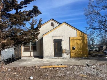 4347 Indiana Avenue, Kansas City, MO 64130