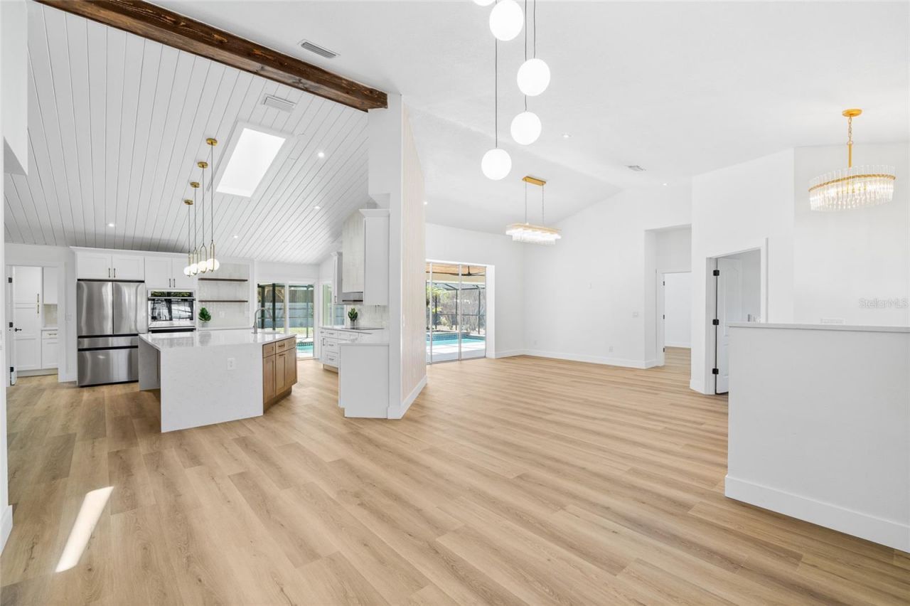 512 Crystal Grove Boulevard , Lutz, FL 33548 Photo