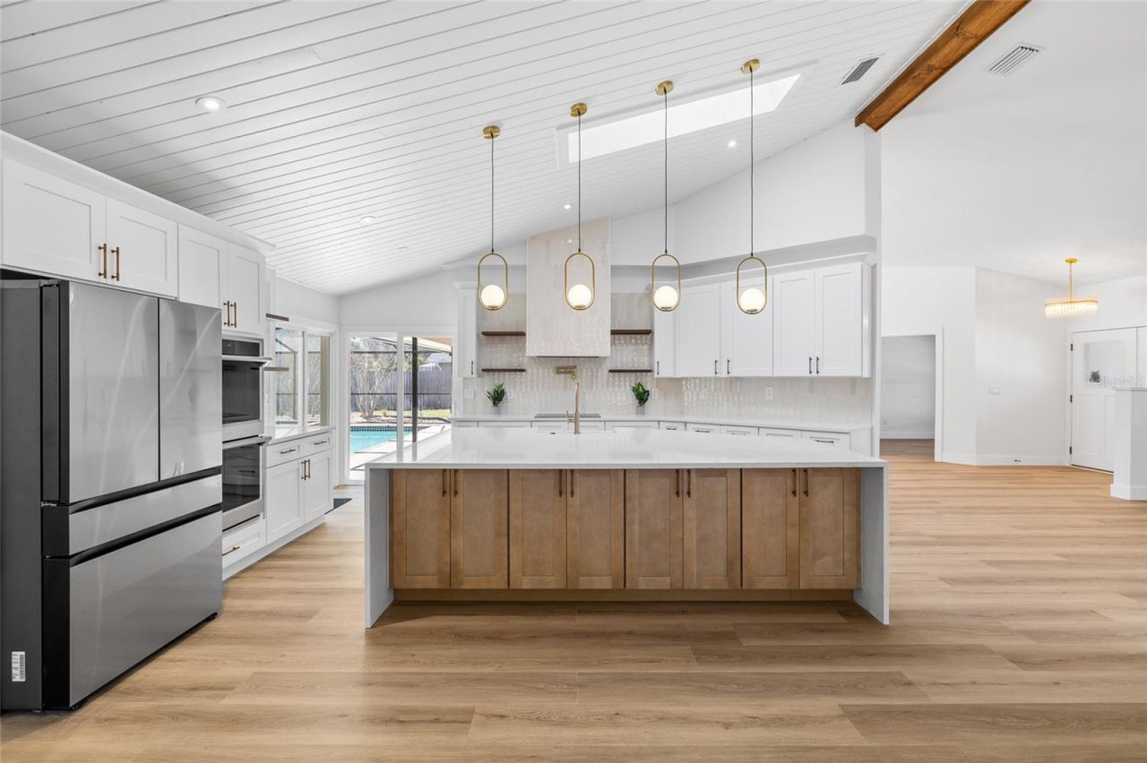 512 Crystal Grove Boulevard , Lutz, FL 33548 Photo