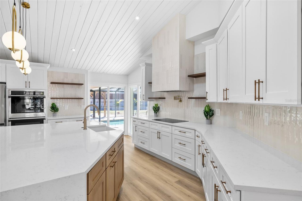 512 Crystal Grove Boulevard , Lutz, FL 33548 Photo