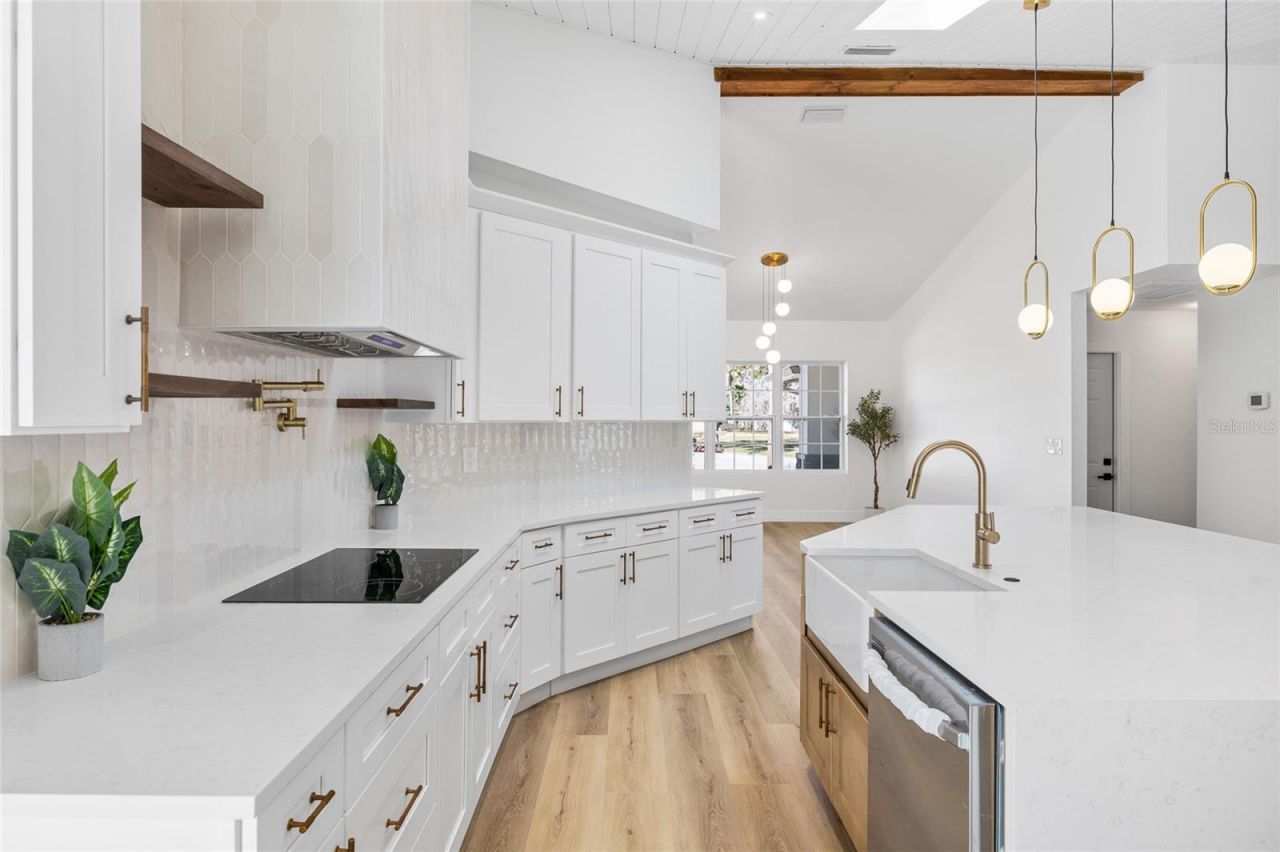 512 Crystal Grove Boulevard , Lutz, FL 33548 Photo