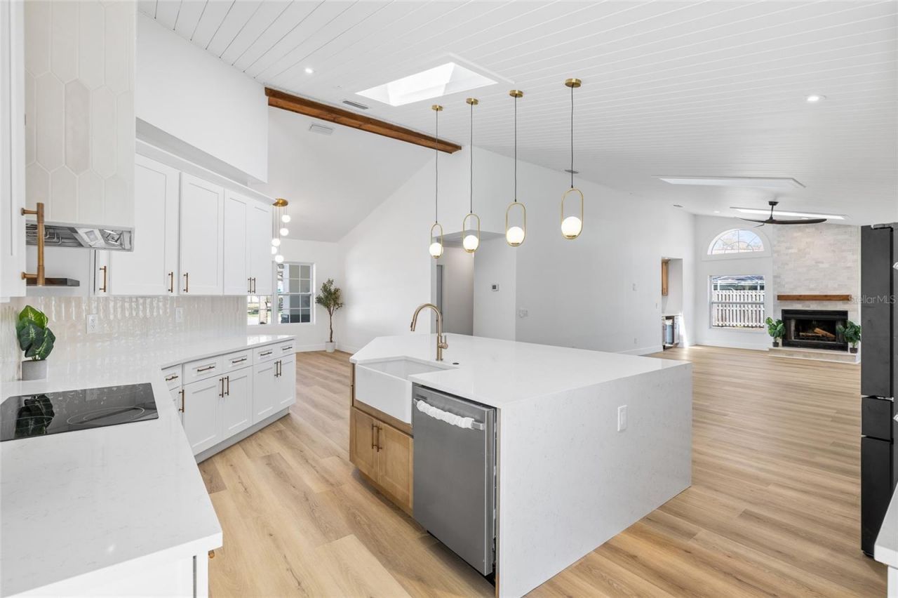 512 Crystal Grove Boulevard , Lutz, FL 33548 Photo