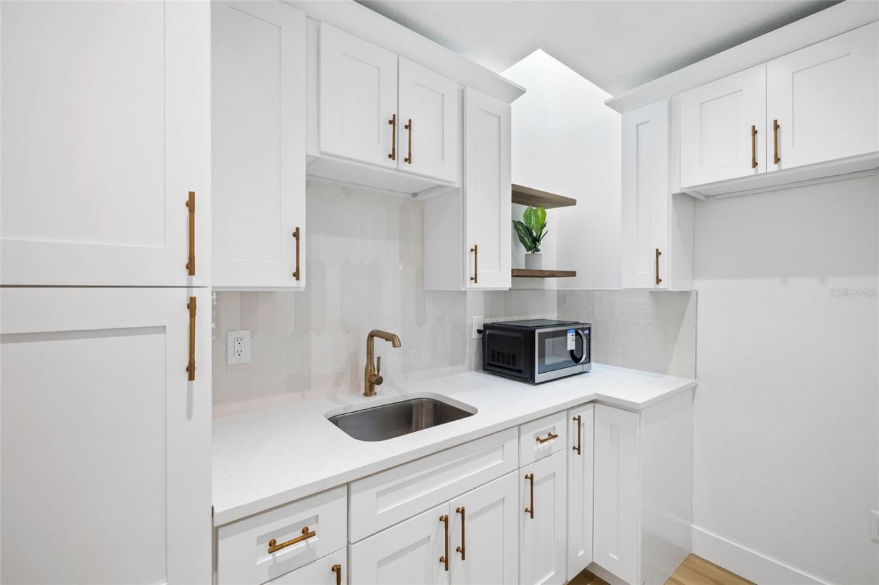 512 Crystal Grove Boulevard , Lutz, FL 33548 Photo