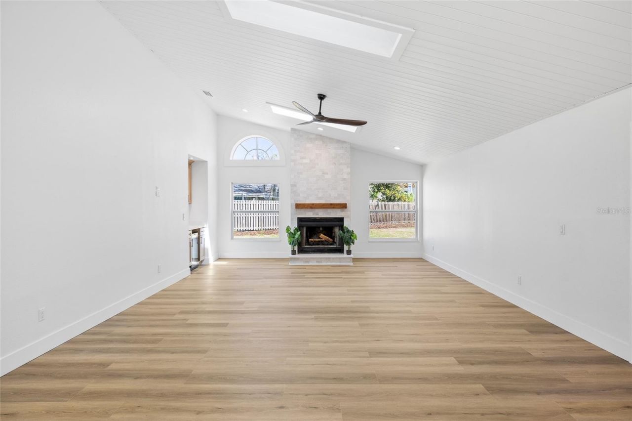 512 Crystal Grove Boulevard , Lutz, FL 33548 Photo