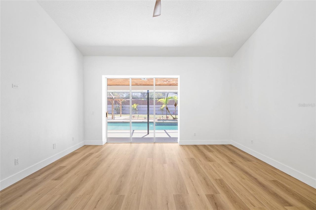 512 Crystal Grove Boulevard , Lutz, FL 33548 Photo