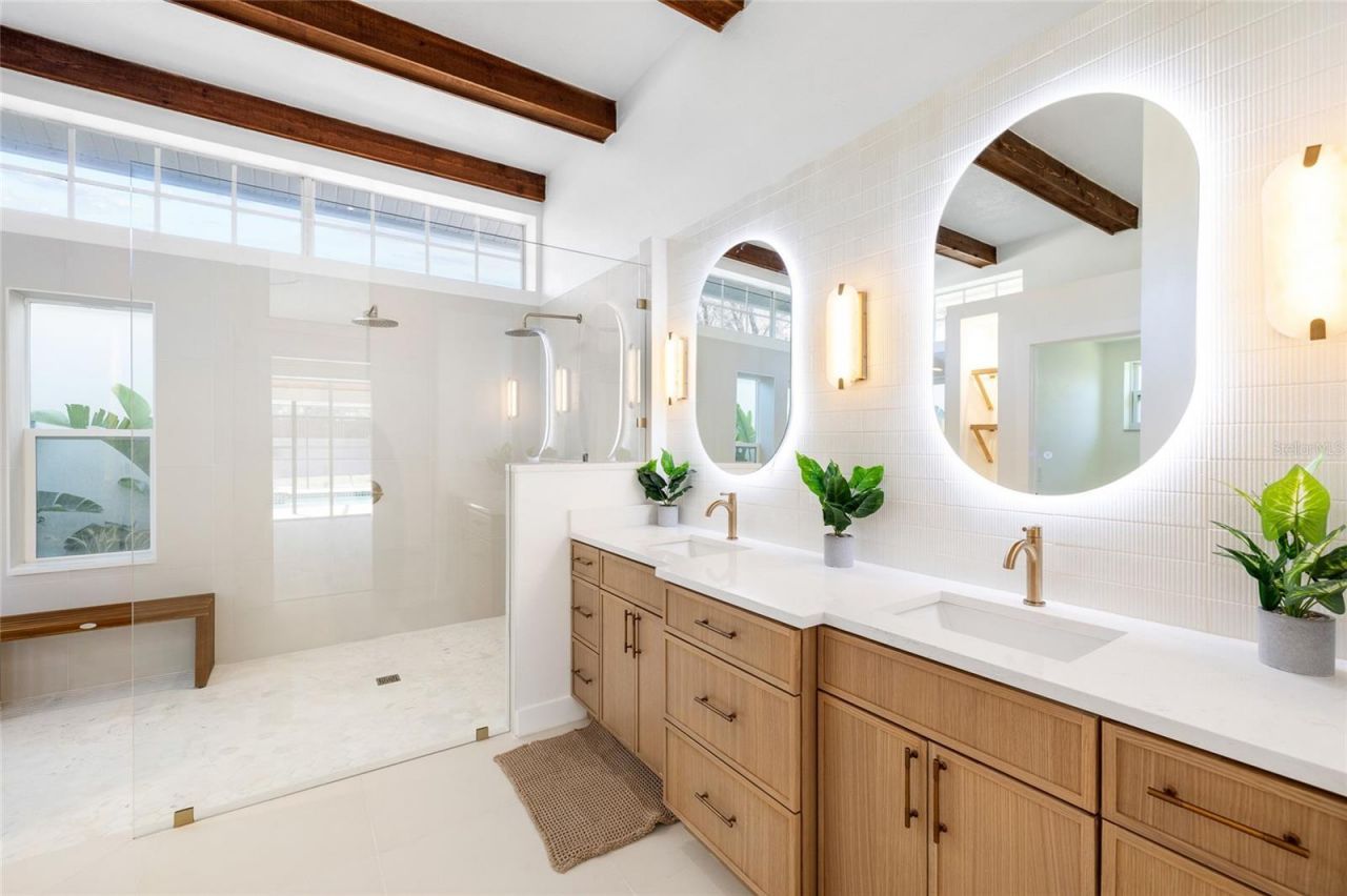 512 Crystal Grove Boulevard , Lutz, FL 33548 Photo