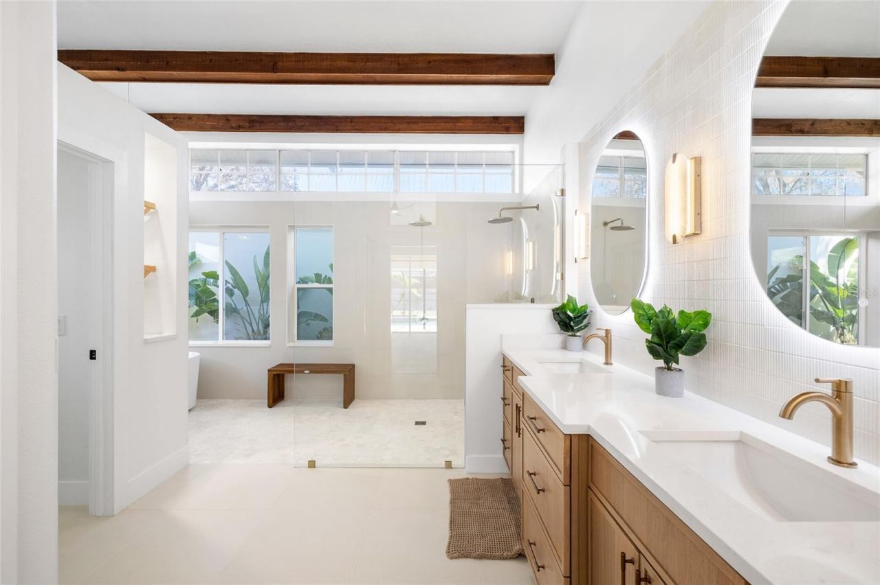 512 Crystal Grove Boulevard , Lutz, FL 33548 Photo