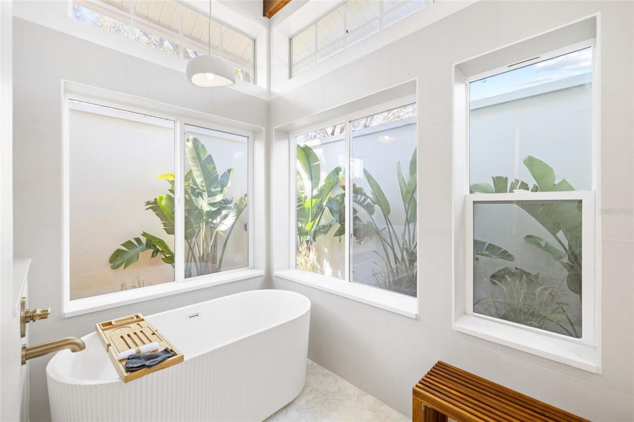 512 Crystal Grove Boulevard , Lutz, FL 33548 Photo