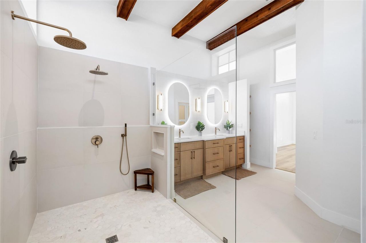 512 Crystal Grove Boulevard , Lutz, FL 33548 Photo