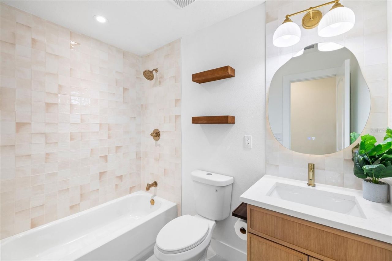 512 Crystal Grove Boulevard , Lutz, FL 33548 Photo