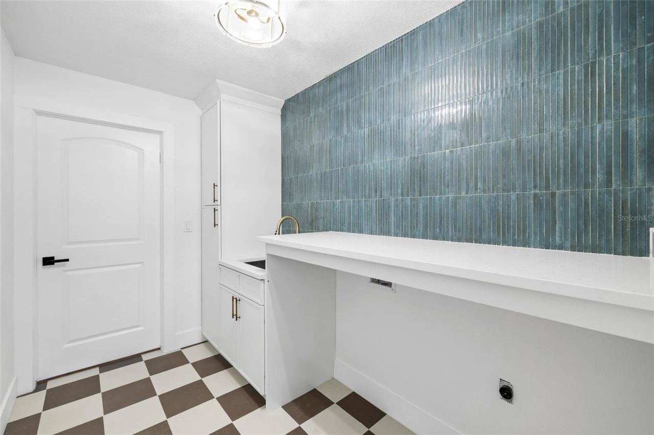 512 Crystal Grove Boulevard , Lutz, FL 33548 Photo