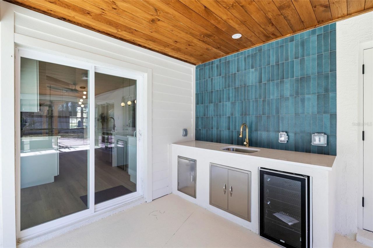 512 Crystal Grove Boulevard , Lutz, FL 33548 Photo